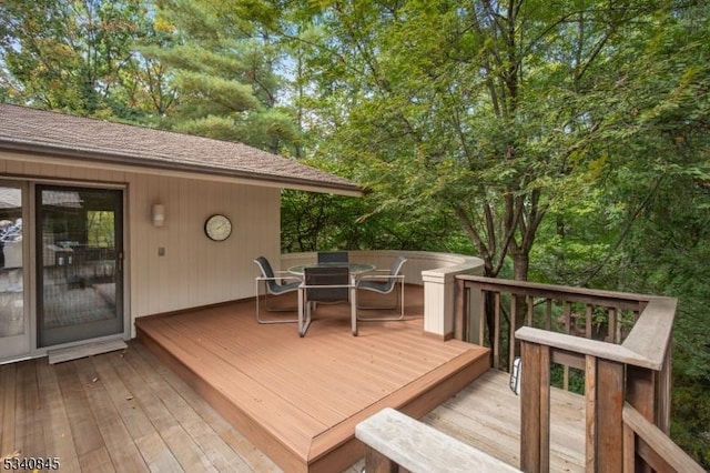 deck featuring outdoor dining space