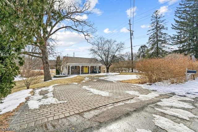 view of front of house