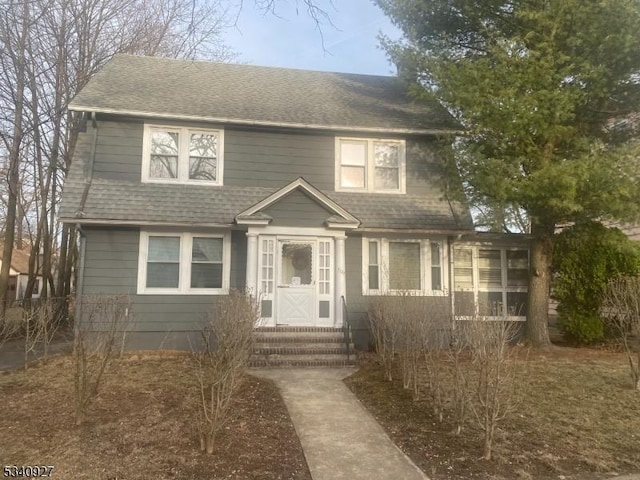 view of front of property featuring a shingled roof