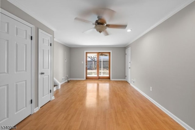 unfurnished room featuring light wood-type flooring, ceiling fan, baseboards, and ornamental molding