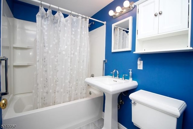 full bath with a sink, toilet, and shower / bathtub combination with curtain