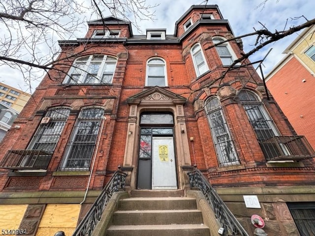 view of front of home featuring brick siding