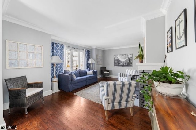 living room featuring ornamental molding, baseboards, and wood finished floors