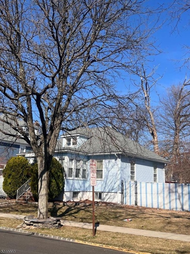 view of front facade featuring fence