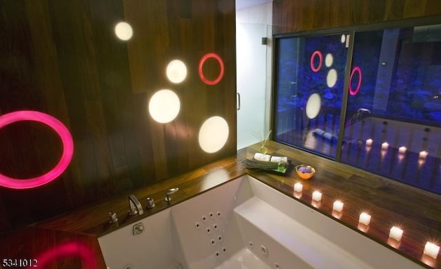 room details with a whirlpool tub