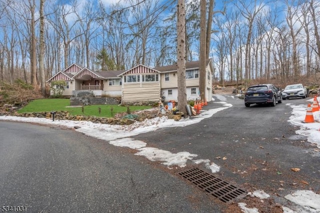 view of front of house featuring a front lawn and aphalt driveway