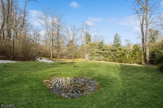 view of yard with a forest view