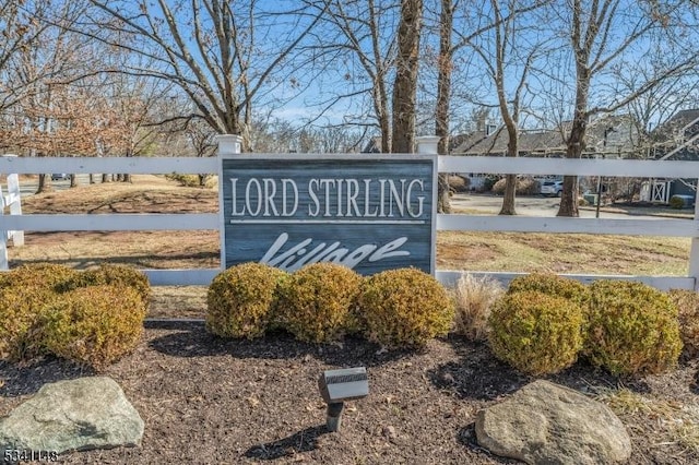 view of community / neighborhood sign