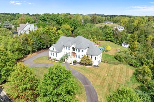 birds eye view of property featuring a wooded view