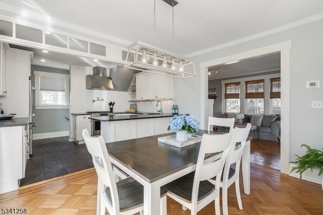 dining area featuring baseboards and crown molding