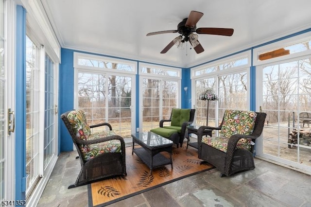 sunroom with ceiling fan