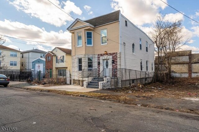 Listing photo 3 for 667 S 15th St, Newark City NJ 07103