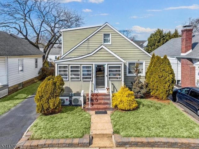 bungalow featuring entry steps and a front yard