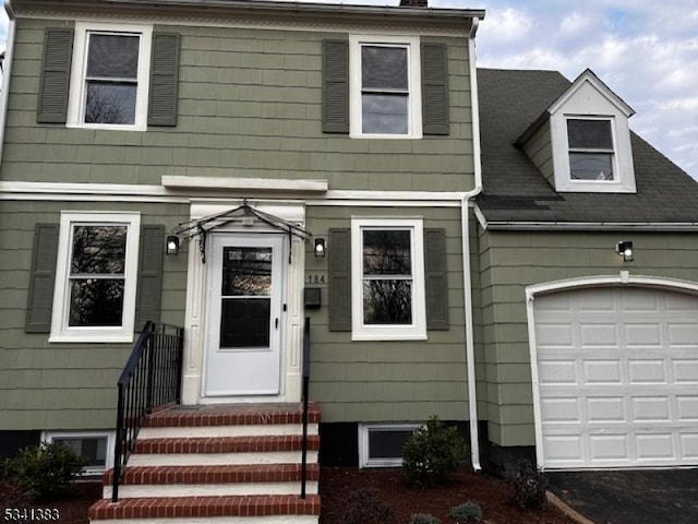 view of front facade featuring a garage