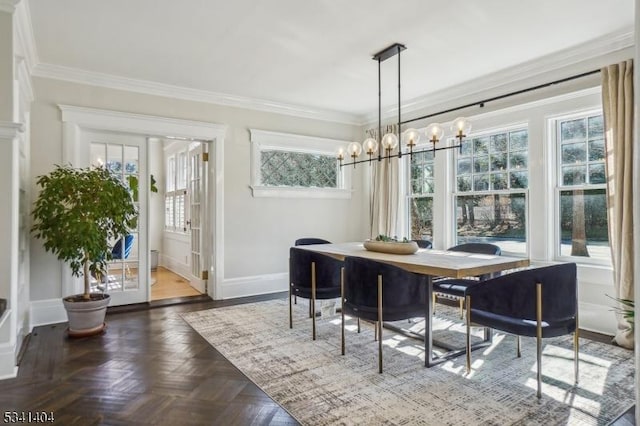 dining space with crown molding, a notable chandelier, and baseboards