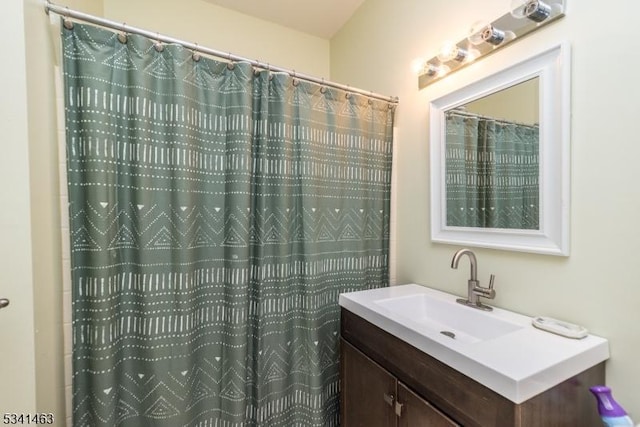 bathroom with a shower with curtain and vanity