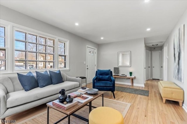 living area featuring light wood-style flooring, baseboards, and recessed lighting