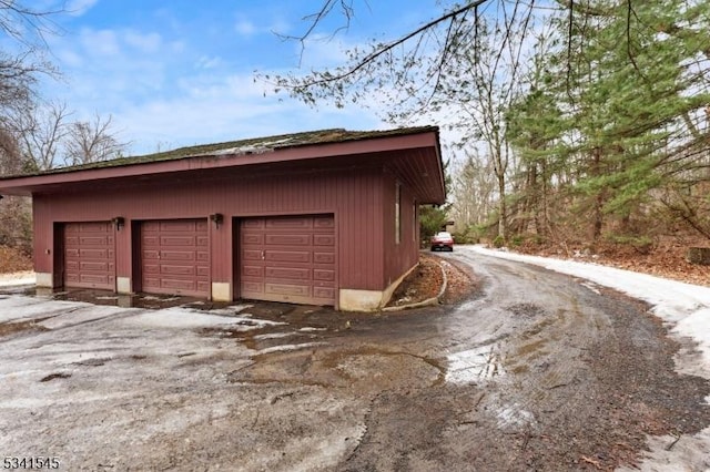 view of detached garage