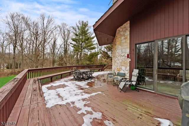 deck featuring outdoor dining space