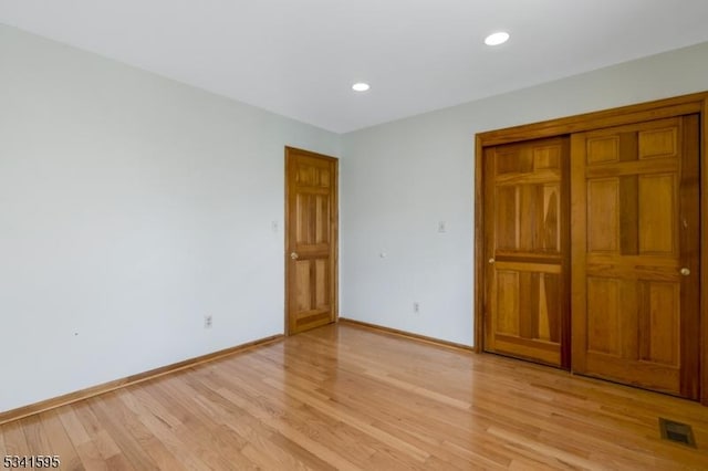 unfurnished bedroom with recessed lighting, baseboards, visible vents, and light wood finished floors