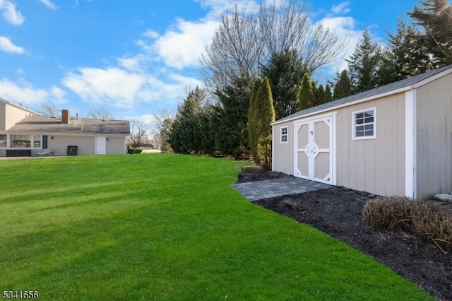 view of yard with an outbuilding and a storage unit