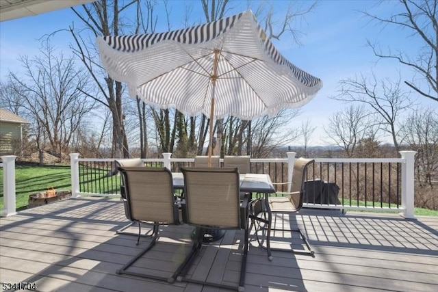 deck with outdoor dining space