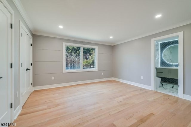 unfurnished bedroom with light wood-style floors, recessed lighting, crown molding, and baseboards