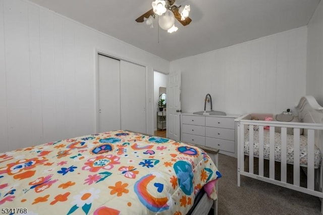 carpeted bedroom featuring a ceiling fan and a closet