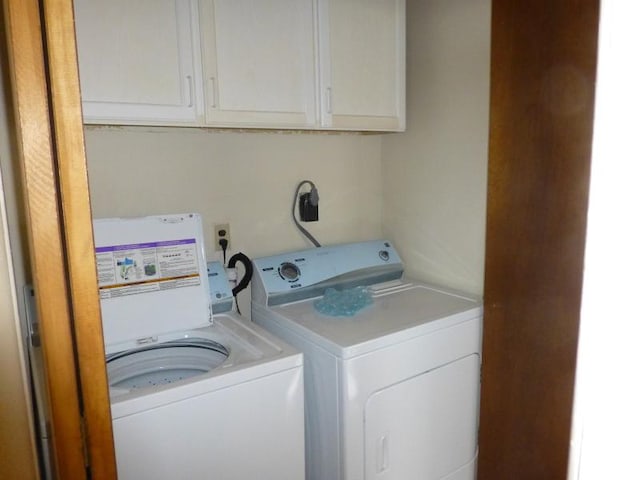 laundry room featuring cabinet space and independent washer and dryer