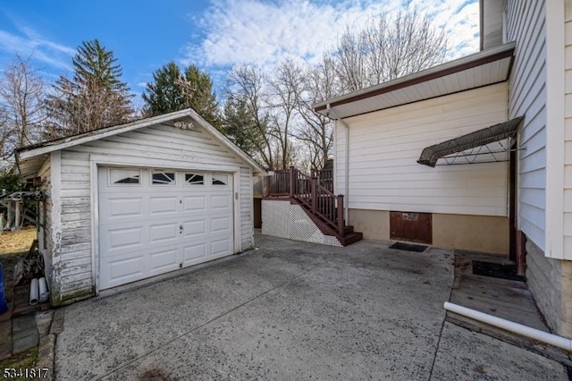 detached garage featuring concrete driveway