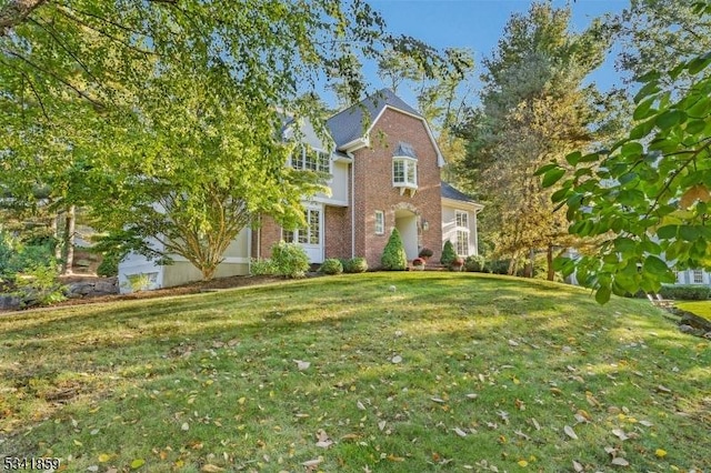 view of front facade featuring a front lawn and brick siding