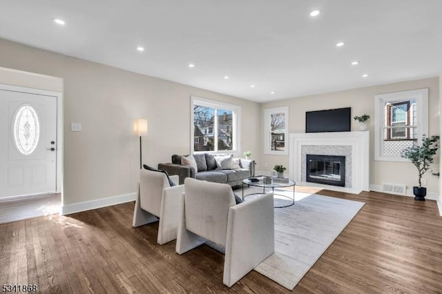 living area featuring visible vents, wood finished floors, and recessed lighting