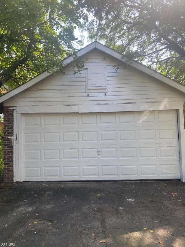 view of detached garage