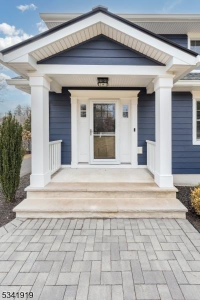 property entrance featuring a porch