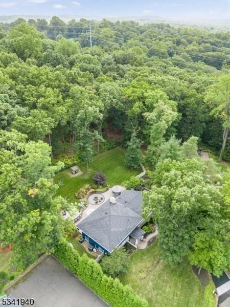 bird's eye view featuring a wooded view