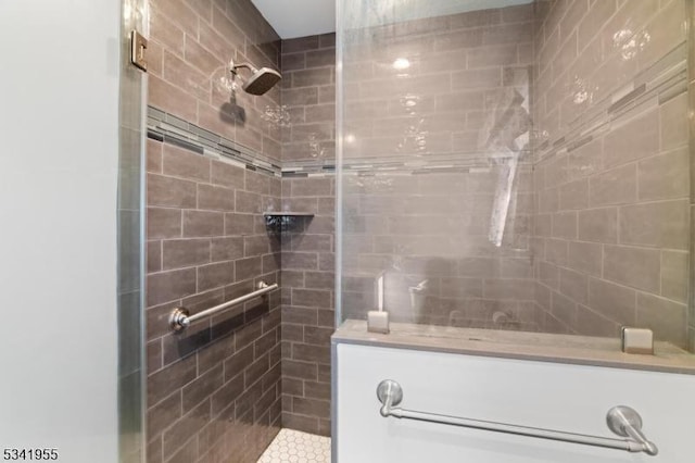 full bath featuring tiled shower