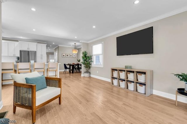 interior space featuring baseboards, light wood finished floors, recessed lighting, and crown molding