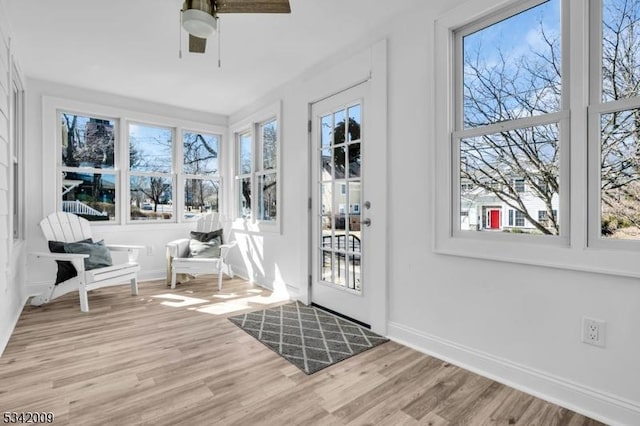 sunroom / solarium featuring a ceiling fan