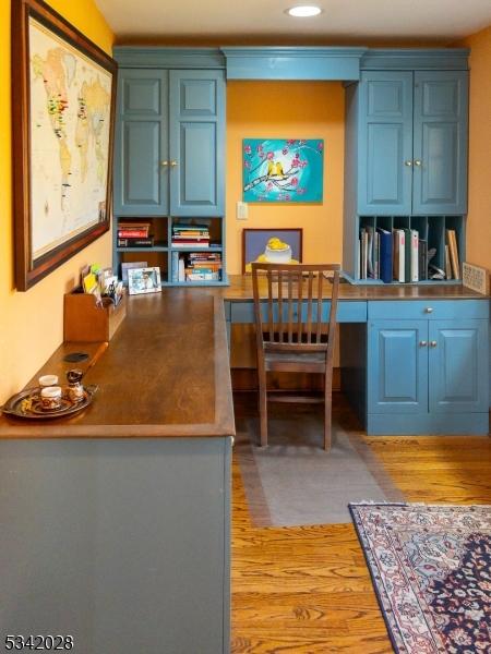 home office featuring recessed lighting, light wood-style flooring, and built in study area