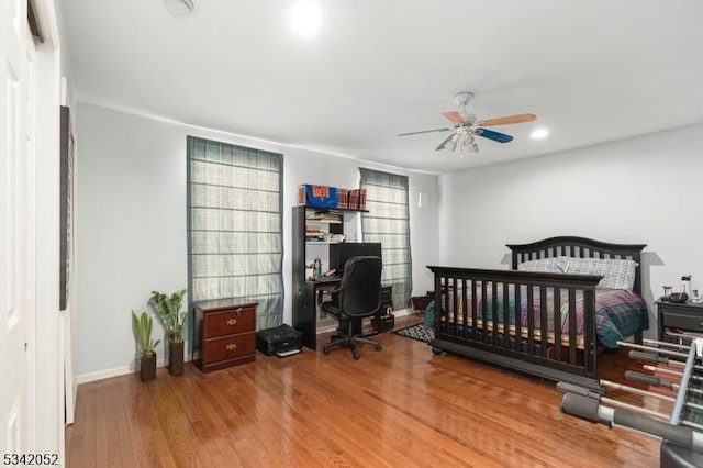 bedroom featuring recessed lighting, a ceiling fan, baseboards, and wood finished floors
