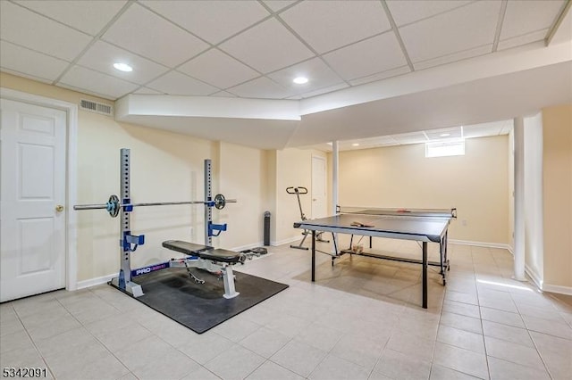 exercise room with recessed lighting, visible vents, a drop ceiling, and baseboards