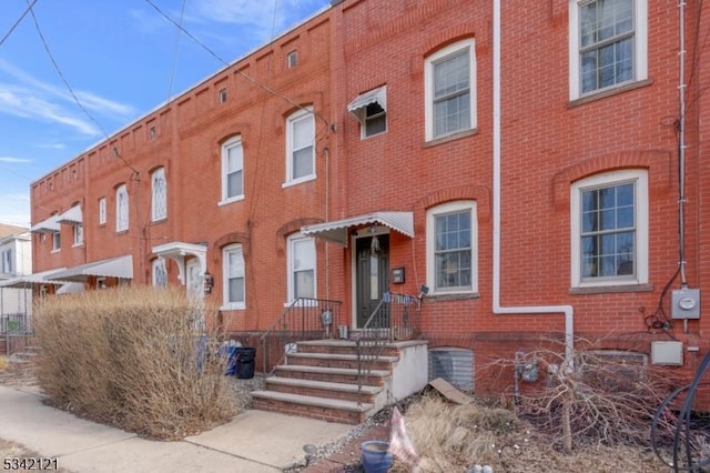 view of front facade with brick siding