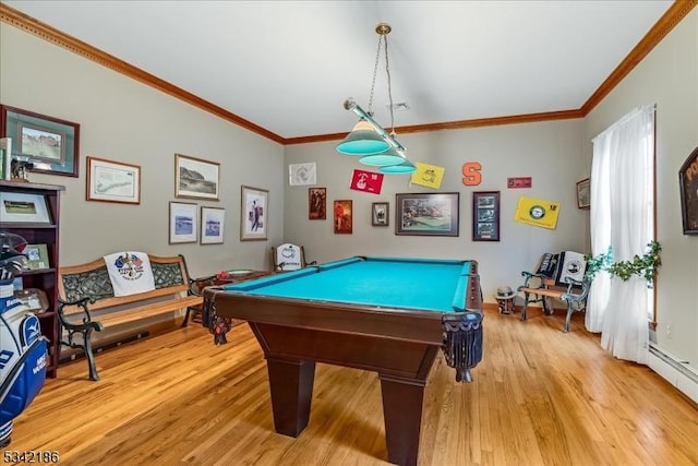 rec room featuring light wood-type flooring, billiards, and crown molding