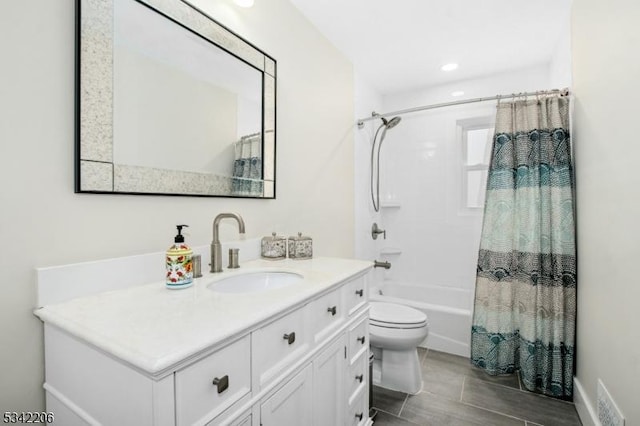 full bath featuring toilet, visible vents, shower / tub combo with curtain, and vanity