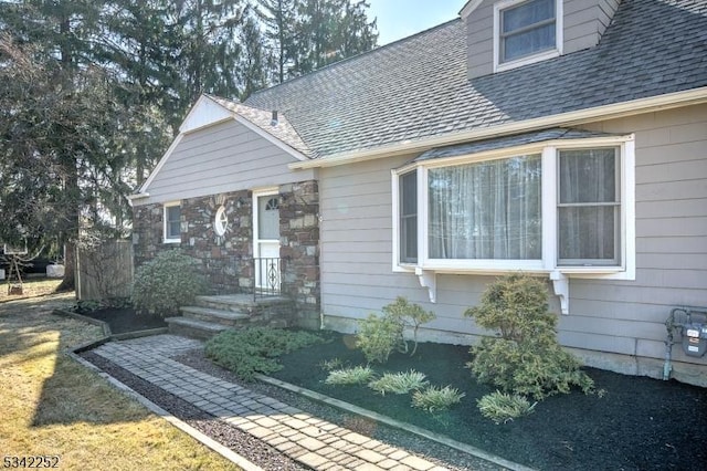 view of front facade featuring a shingled roof