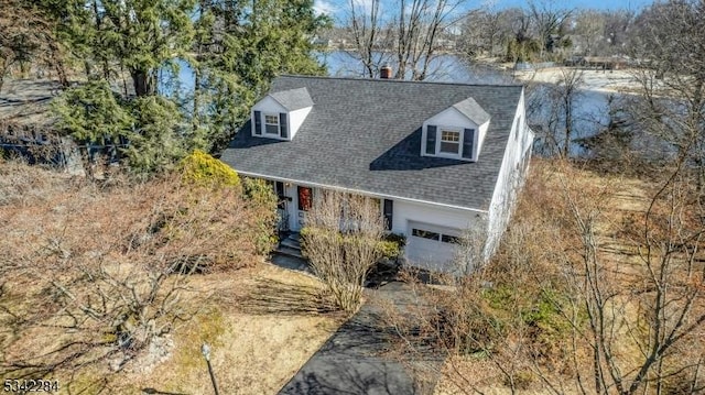 new england style home featuring a shingled roof