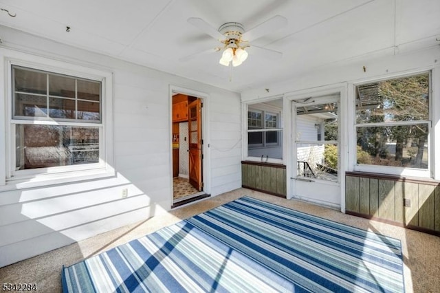 sunroom / solarium with a ceiling fan