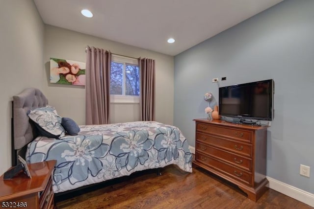 bedroom featuring dark wood-type flooring, recessed lighting, and baseboards