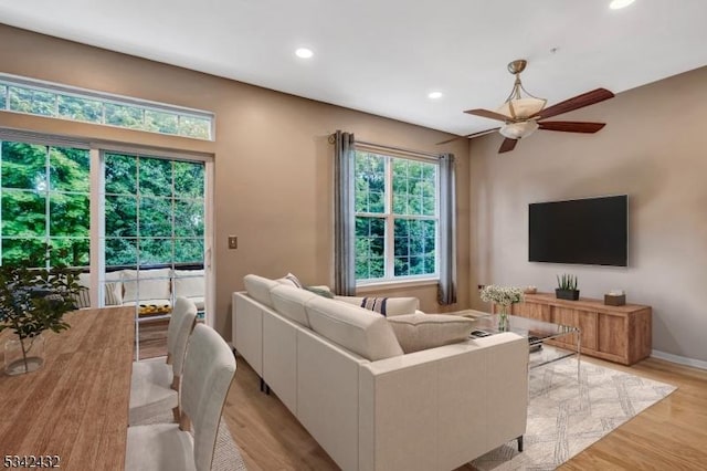 living area featuring ceiling fan, light wood finished floors, baseboards, and recessed lighting