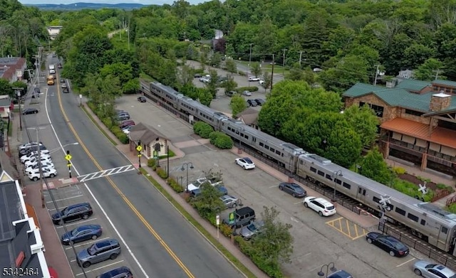 bird's eye view featuring a wooded view